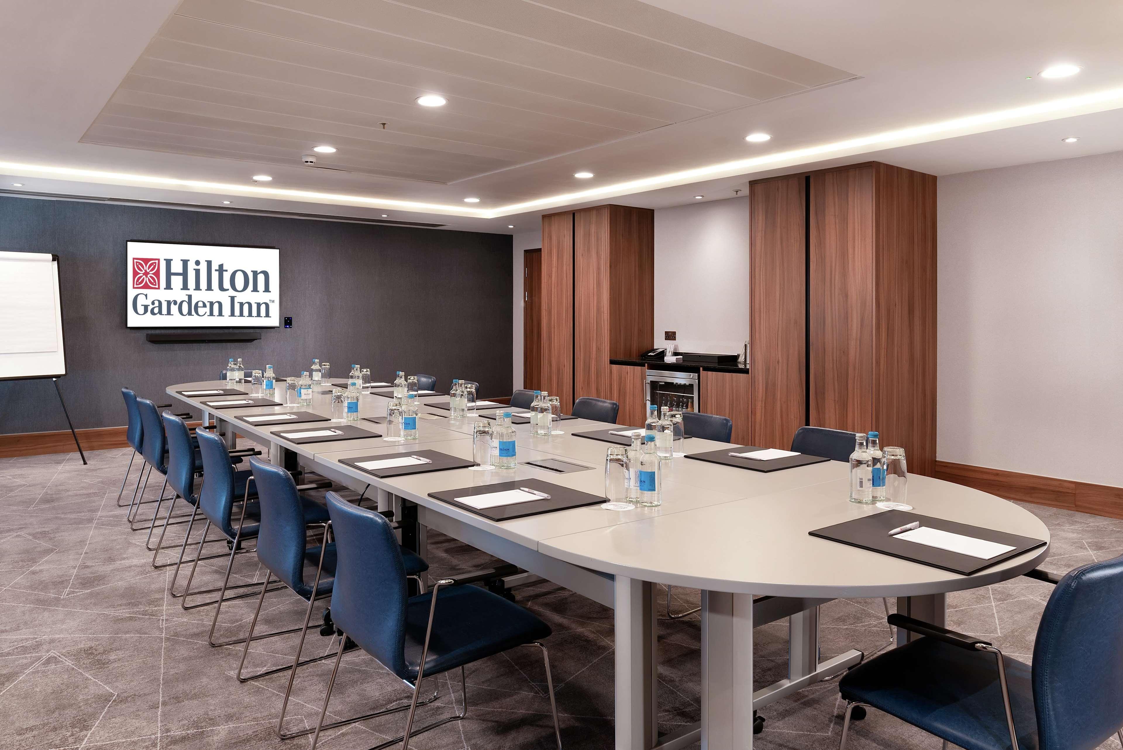 Hilton Garden London Heathrow Terminal 2 And 3 Хитроу