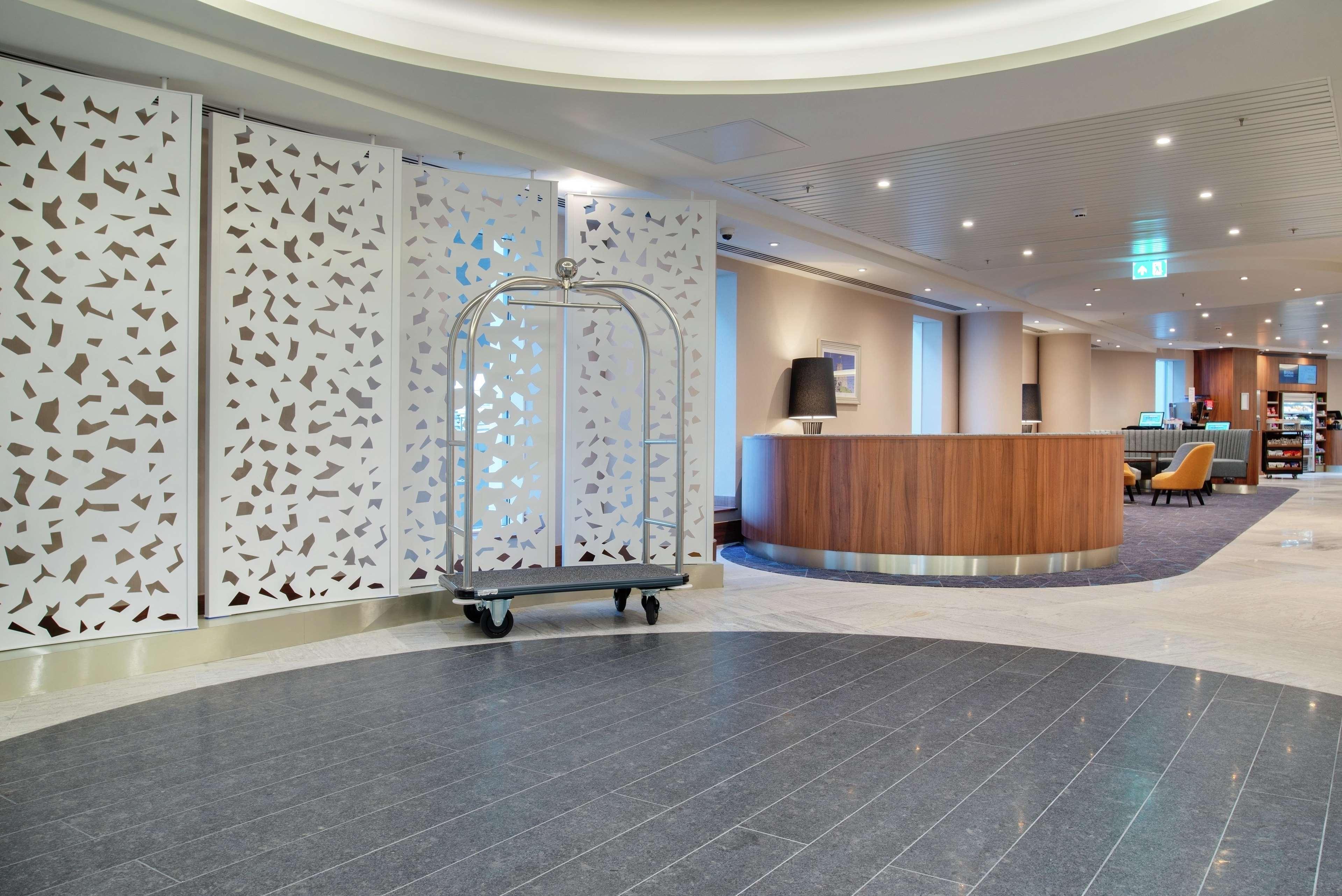 Отель Hilton Garden London Heathrow Terminal 2 And 3 4*