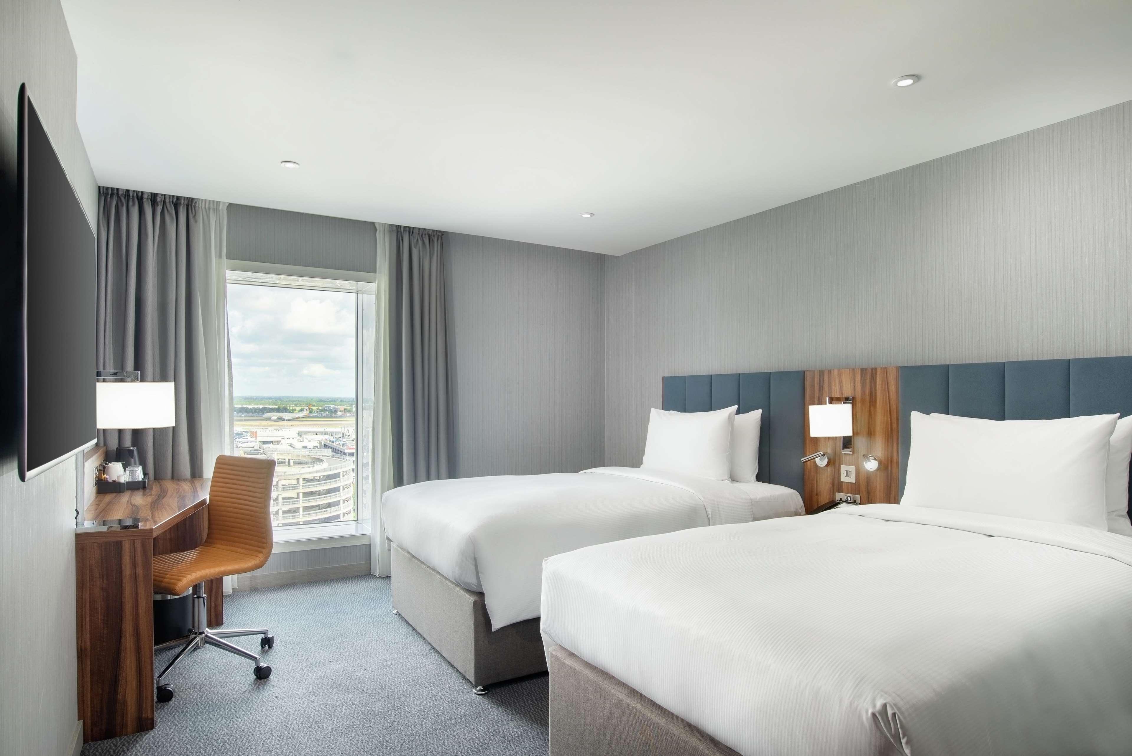 Hilton Garden London Heathrow Terminal 2 And 3 Отель 4*