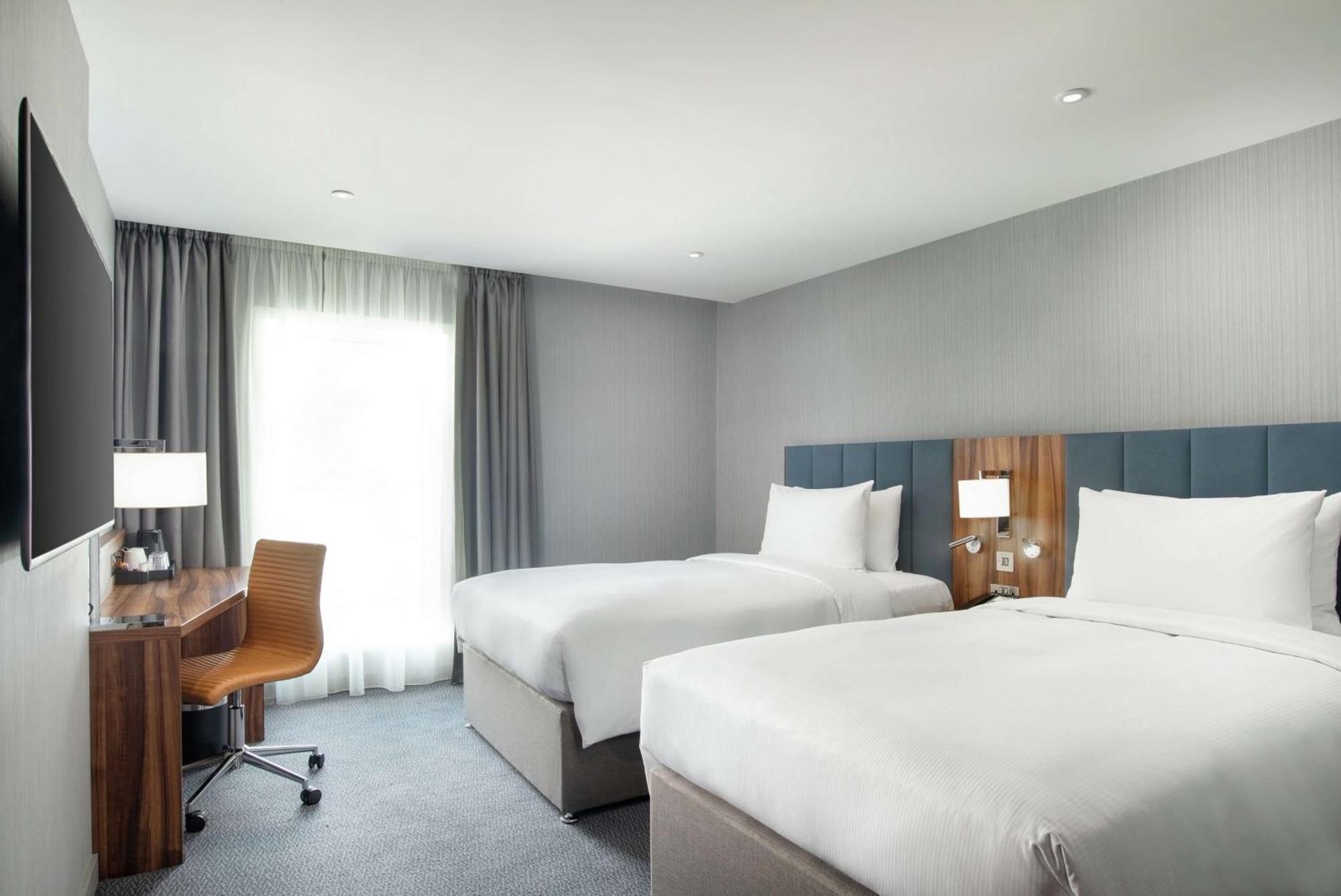 Hilton Garden London Heathrow Terminal 2 And 3 Отель