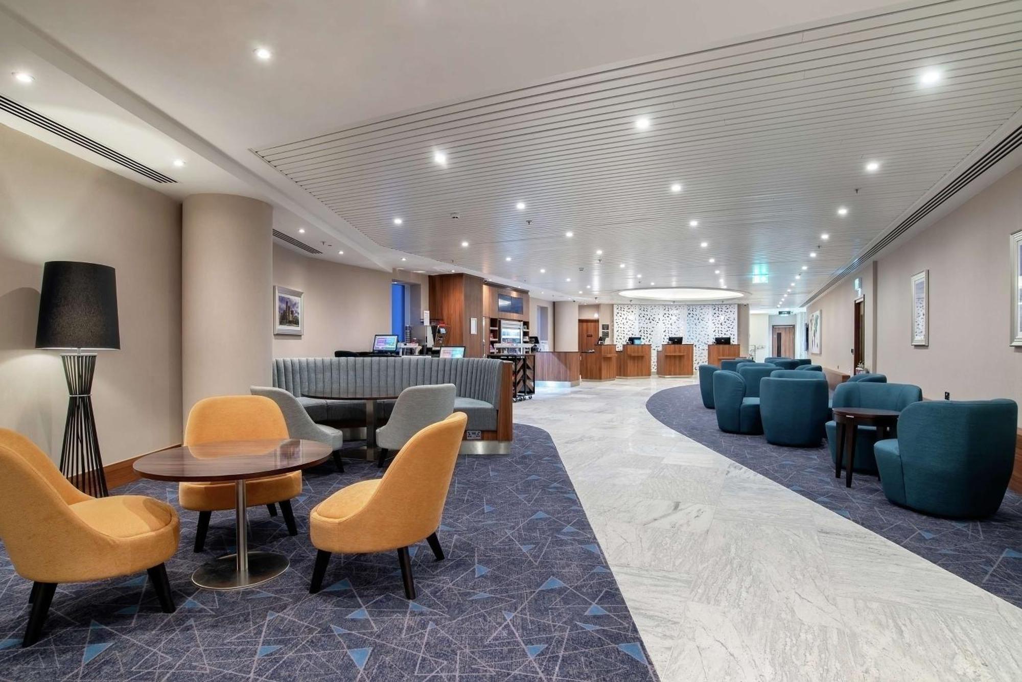 Отель Hilton Garden London Heathrow Terminal 2 And 3 Хитроу