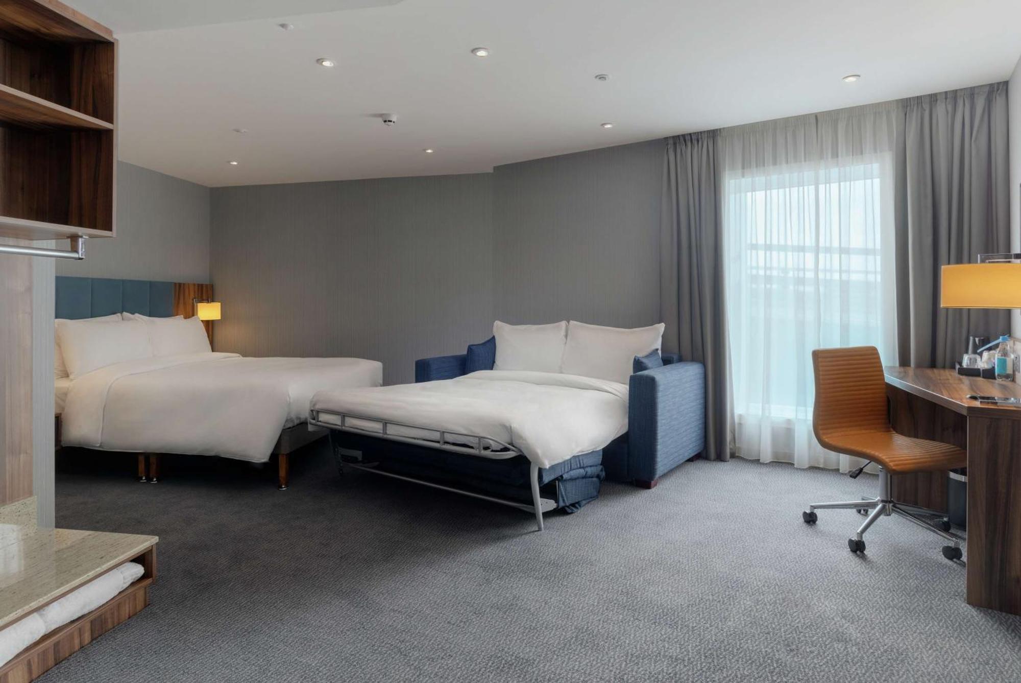 Hilton Garden London Heathrow Terminal 2 And 3 Hotel 4*