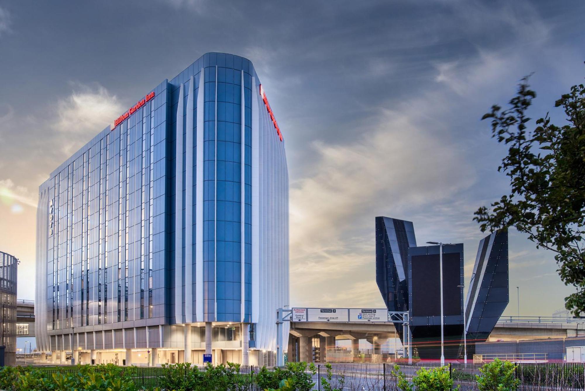 Hilton Garden London Heathrow Terminal 2 And 3 Hotel 4*